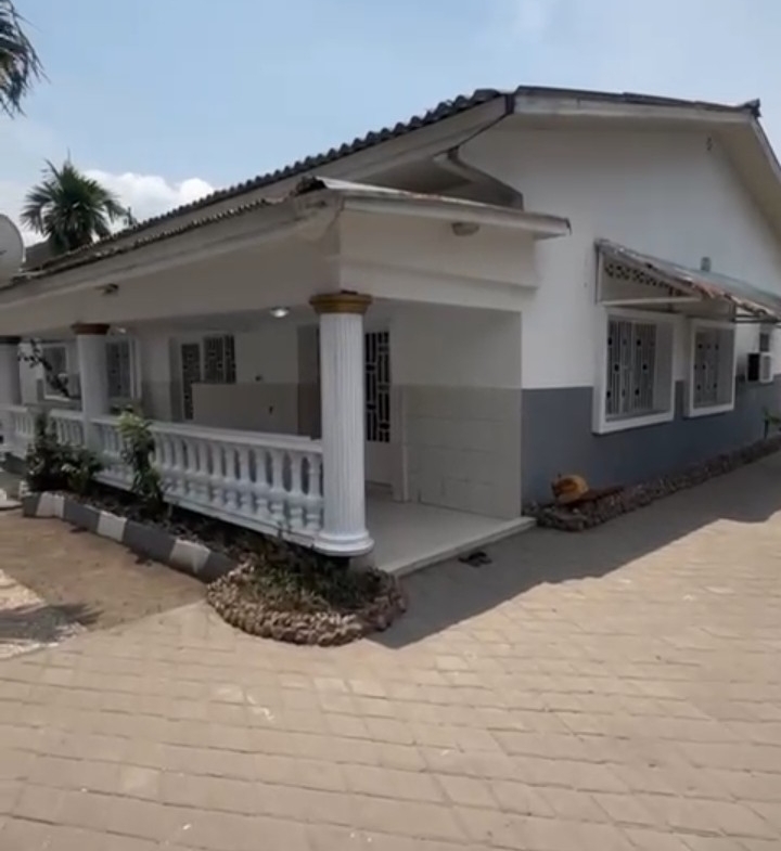 scaled_1000517183 villa