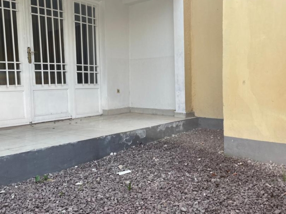 Toute la parcelle en duplex mise en location dans la commune de Kintambo. 18 scaled 1000537901