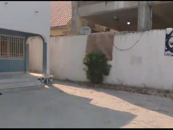 une parcelle dotée d'un bâtiment avec 4 chambres mise en location a ngaliema GB 7 une parcelle dotée d'un bâtiment avec 4 chambres mise en location a ngaliema GB