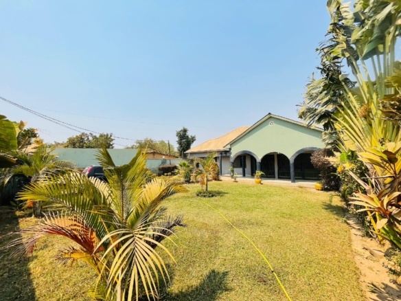 MAISON À VENDRE DANS LA VILLE DE LUBUMBASHI QUARTIER GOLF MÉTÉO1 44 scaled 1004724911