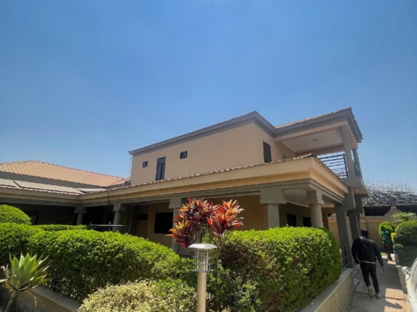 MAISON À LOUÉ DANS LA VILLE DE LUBUMBASHI QUARTIER GOLF MÉTÉO1 21 scaled 1004816122