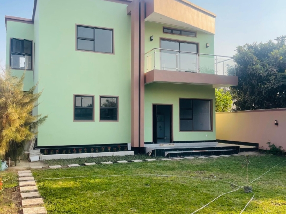 MAISON À VENDRE DANS LA VILLE DE LUBUMBASHI QUARTIER GOLF LE BATTANT 38 scaled 1004827344