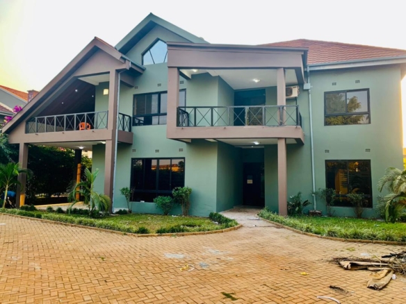 MAISON À LOUÉ DANS LA VILLE DE LUBUMBASHI QUARTIER GOLF MÉTÉO2 11 scaled 1005065633