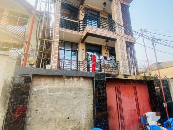 Opportunité Immeuble Locatif de trois niveau à Kintambo – Revenus 1.950$/mois 46 scaled 1005276383