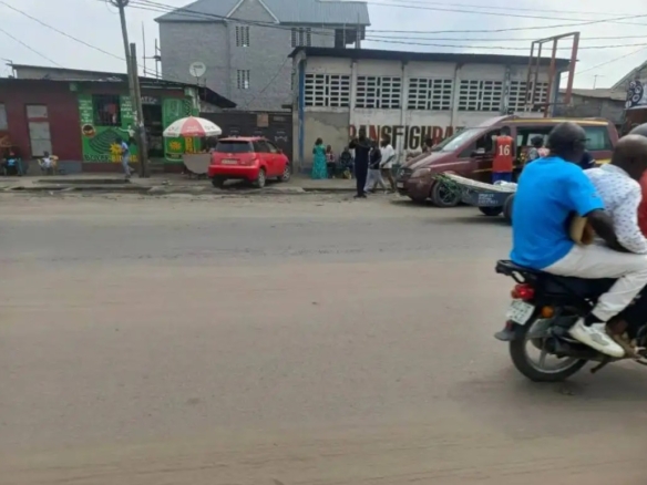 Vente d’une parcelle commerciale et locative à N’djili – Quartier 2 (Route Kimbuta) 12 scaled 1005309451