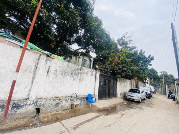 Parcelle avec immeuble d'un niveau en Vente - Limete 8 ème rue 38 scaled 1005310060