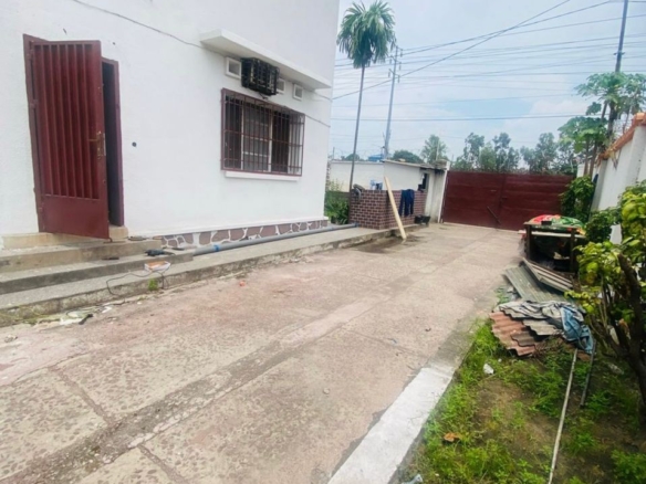 Villa stratégique à usage mixte a vendre a Limete Petit Boulevard 21 scaled 1005310800