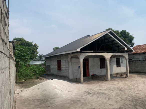 Maison + Parcelle clôturé 525 m² à vendre – Bibwa Nsele 11 scaled 1005348646