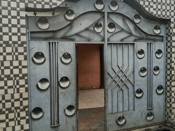 Parcelle à vendre à Limete – 4 portes locatives – Revenu garanti 28 Parcelle à vendre
