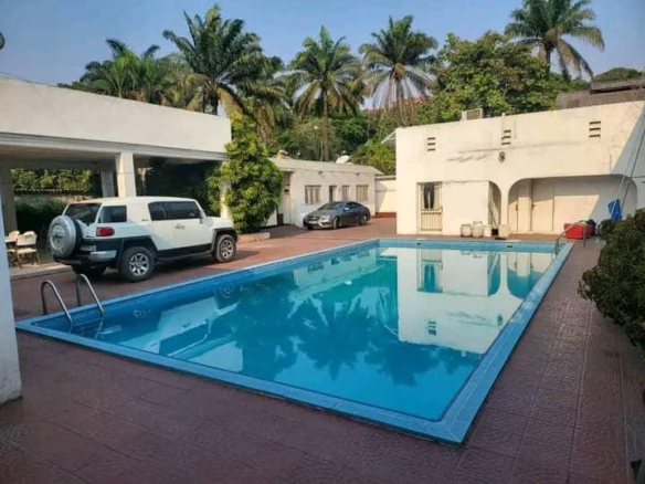 Luxueuse parcelle avec Villa et piscine à Gombe Zone A mise en vente 38 Villa