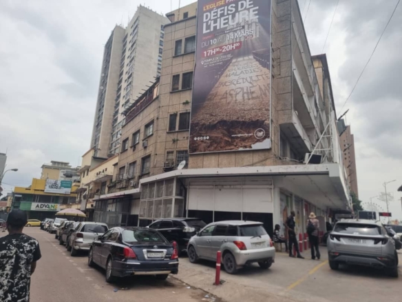 Immeuble à Vendre – Gombe, Boulevard du 30 Juin 34 Immeuble à Vendre