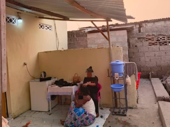 Parcelle habitable avec maison basse à vendre à Ngiri-Ngiri Saio 6 Parcelle