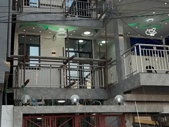Immeuble de deux niveau Moderne à Vendre – Quartier Kasavubu, Emplacement Premium 6 Immeuble