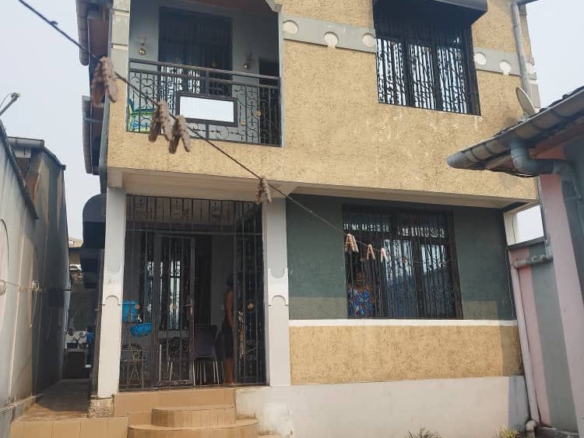 Belle résidence neuve avec maison commerciale en vente – Mont Ngafula 5 maison