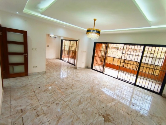 Magnifique appartement nouvellement construit mise en location dans la commune de Kintambo sur le principal. 16 scaled 1000539577