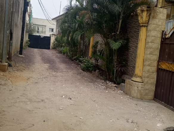 Appartement vide avec des petits travaux à faire mise en location dans la commune de Ngaliema quartier GB 10 Appartement