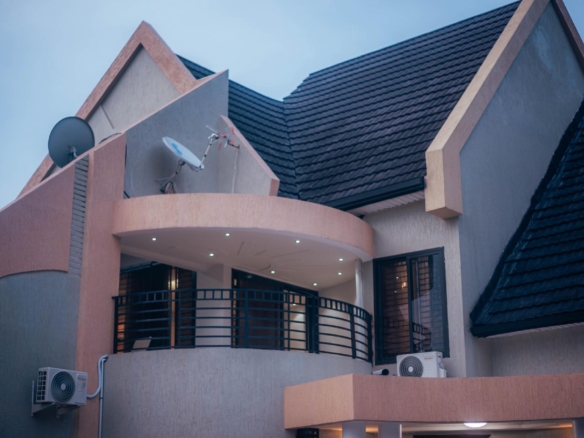 MAGNIFIQUE VILLA MODERNE EN LOCATION À NGALIEMA/ MACAMPAGNE 32 scaled 1001690998