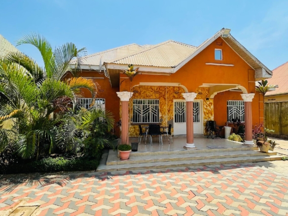 MAISON À VENDRE DANS LA VILLE DE LUBUMBASHI QUARTIER GOLF MÉTÉO2 48 MAISON