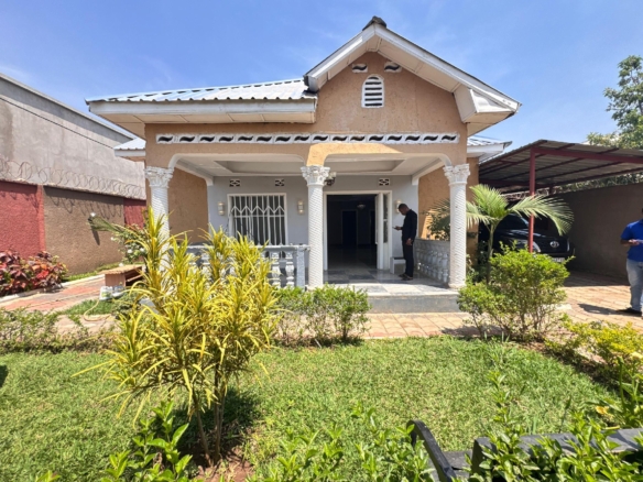 MAISON À LOUÉ DANS LA VILLE DE LUBUMBASHI QUARTIER GOLF FAUSTIN 3 MAISON