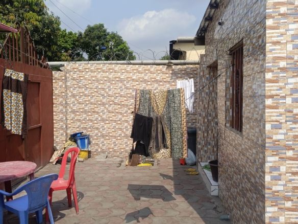 Parcelle avec deux maisons à vendre – N’Djili, Quartier 13 6 Parcelle