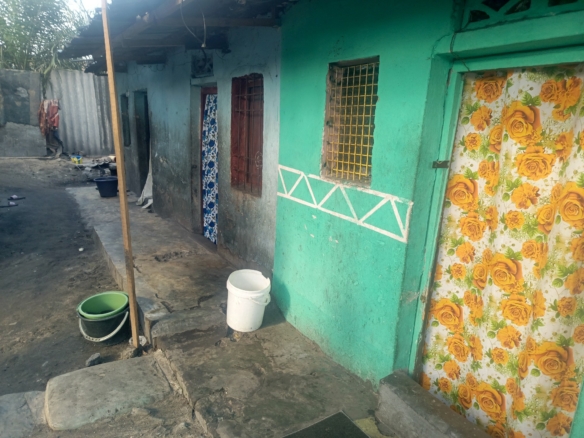 Parcelle à vendre avec plusieurs maisons à rénover ou à démolir à N’djili / Quartier 13 – Réf. Église Saint Martin 20 scaled 1005620601