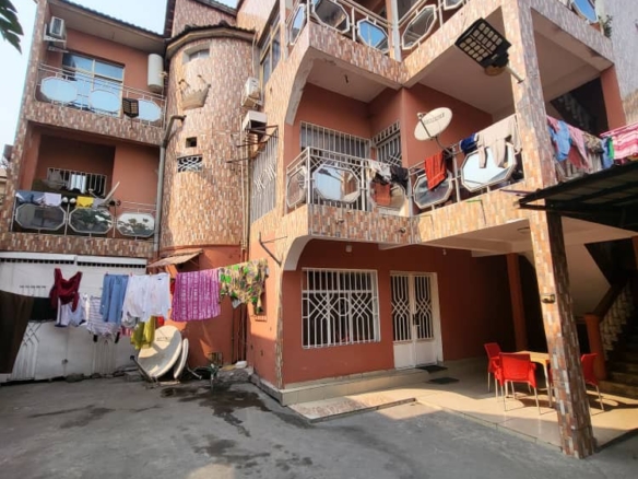Parcelle avec immeuble de trois niveau à usage locatif à vendre – Limete 1ère Rue Funa Forgeron 16 scaled 1005664102