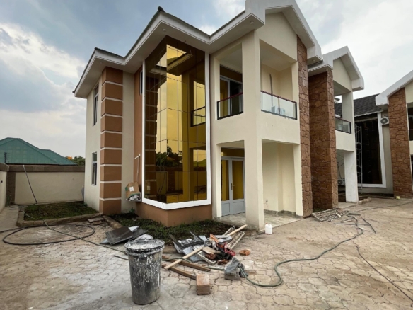 APPARTEMENT A LOUÉ DANS LA VILLE DE LUBUMBASHI QUARTIER GOLF MÉTÉO1 3 scaled 1005664607