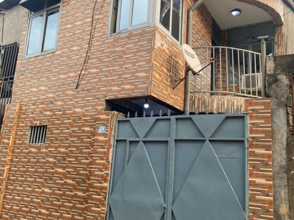 Vente d’une maison de trois chambres à Matete Quartier Bateke 3 maison