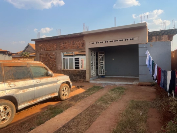 EN VENTE D'UNE MAISON AU QUARTIER GOLF PLATEAU VILLE DE LUBUMBASHI 36 MAISON
