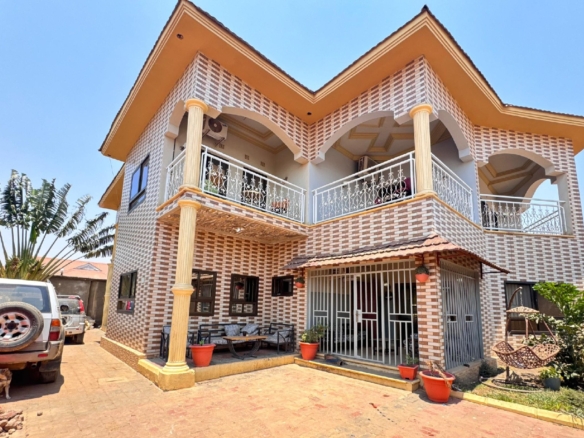 EN VENTE D'UNE MAISON DANS LA VILLE DE LUBUMBASHI. 22 MAISON