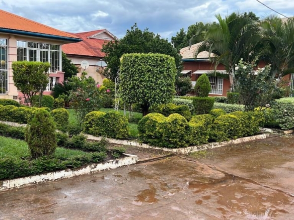 EN VENTE QUARTIER HEWABORA VILLE DE LUBUMBASHI 10 VENTE
