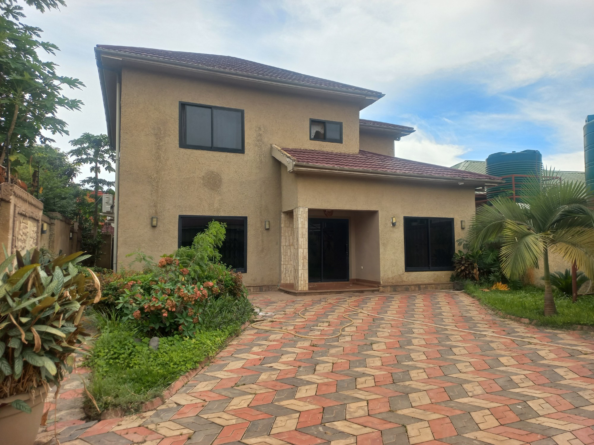 scaled_20251118_140012