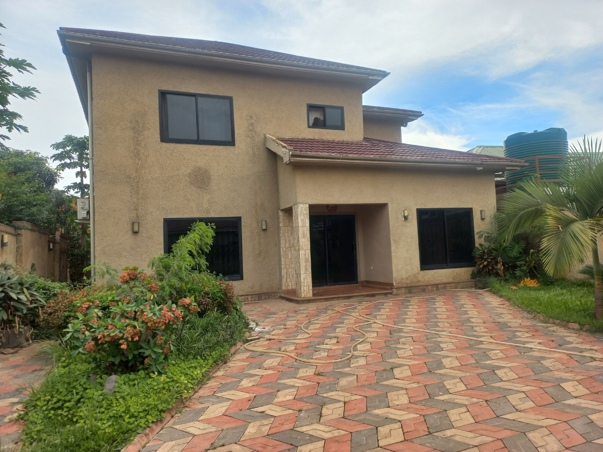 scaled_20251118_140221