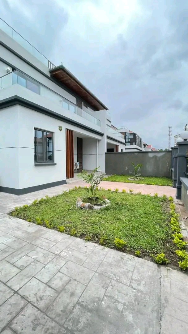 scaled_1765613828229 Villa