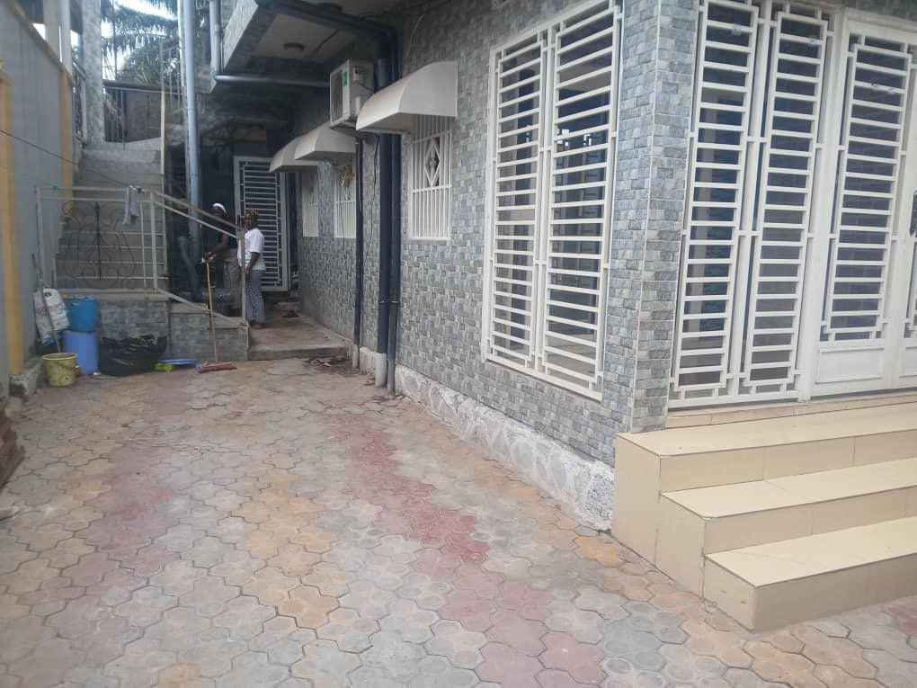 Immeuble à Vendre – Mont-Ngafula, Kinshasa