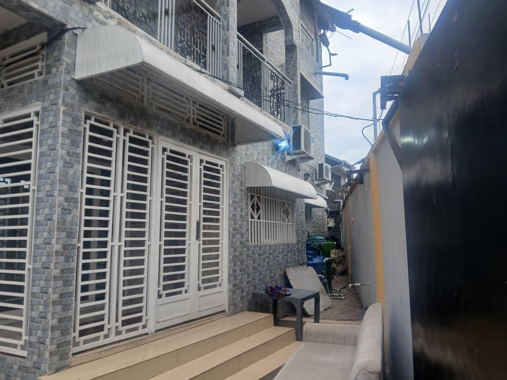 Immeuble à Vendre – Mont-Ngafula, Kinshasa