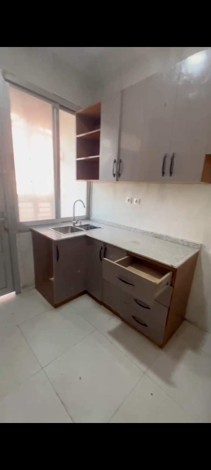 scaled_1001067243 Appartement à Louer – Kintambo, Kinshasa