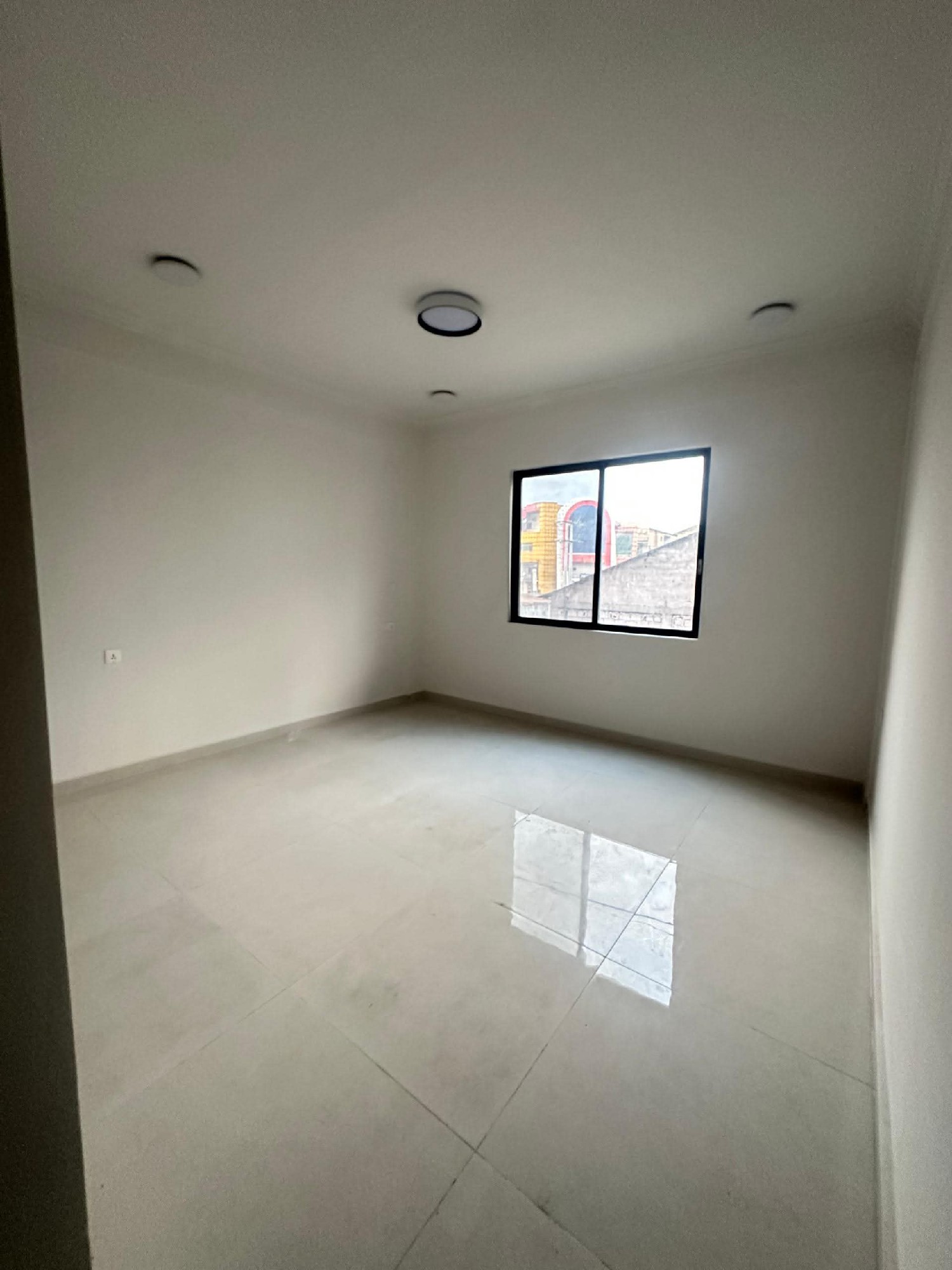 scaled_1001083649 Appartement à Louer – Lingwala, Kinshasa