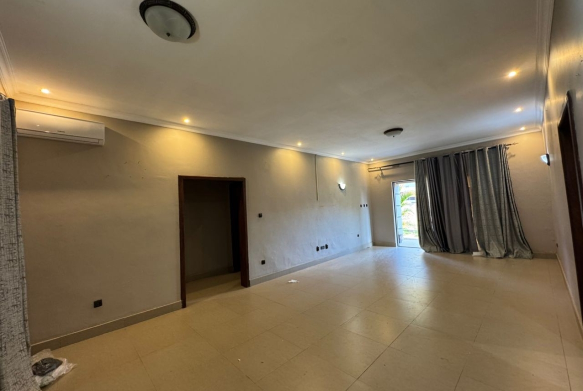 Maison à Louer – Plateau 2, Lubumbashi
