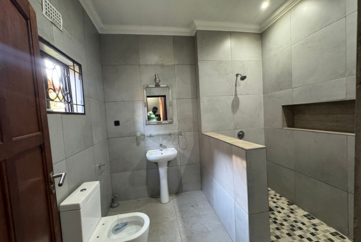 Maison à Louer – Plateau 2, Lubumbashi