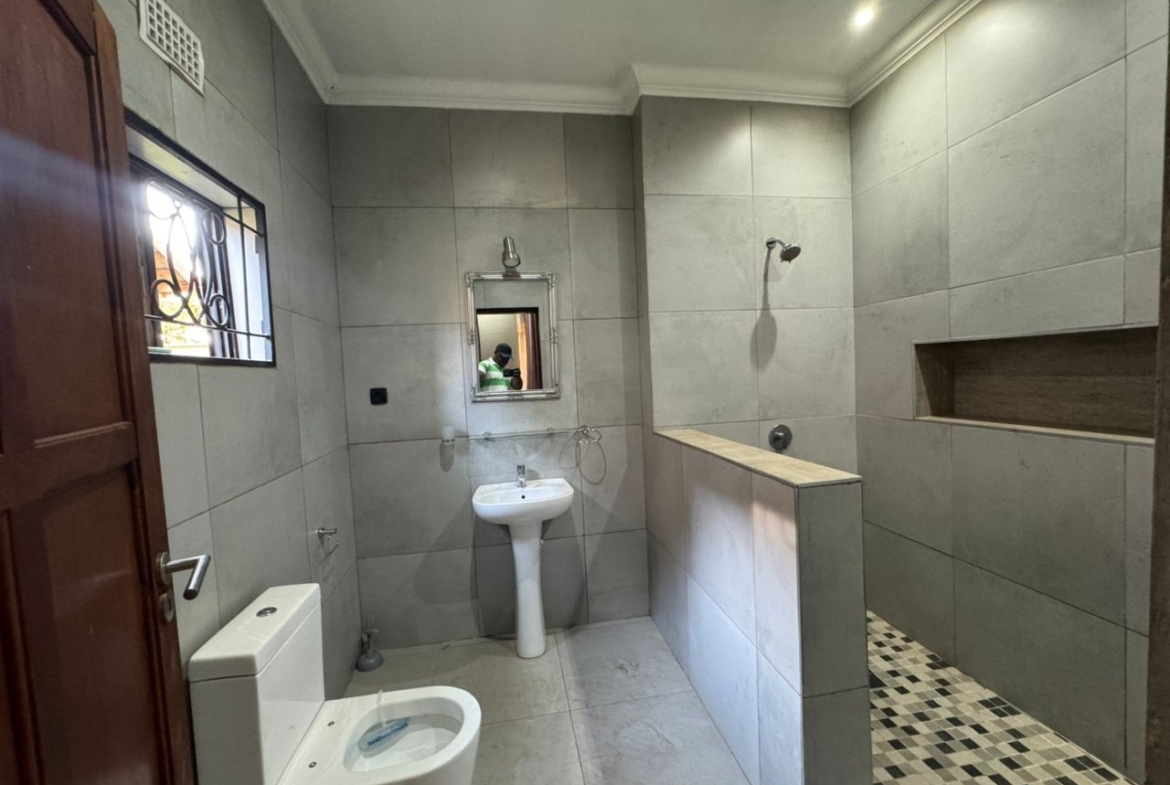 Maison à Louer – Plateau 2, Lubumbashi