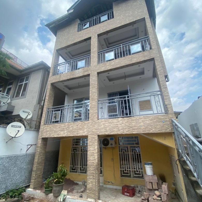 Scaled 1001927452