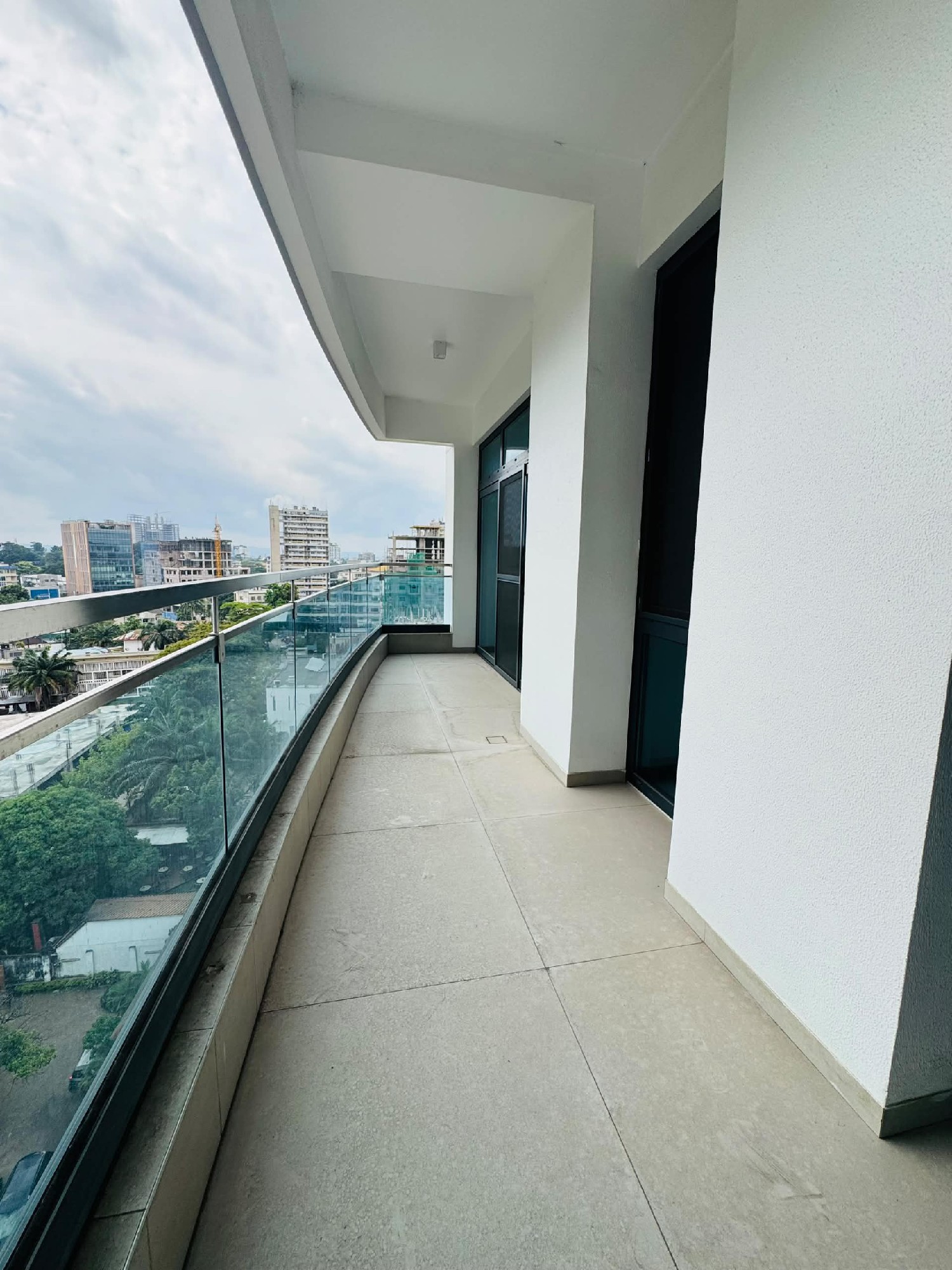scaled_1001943266 Appartement à Louer – Gombe, Kinshasa