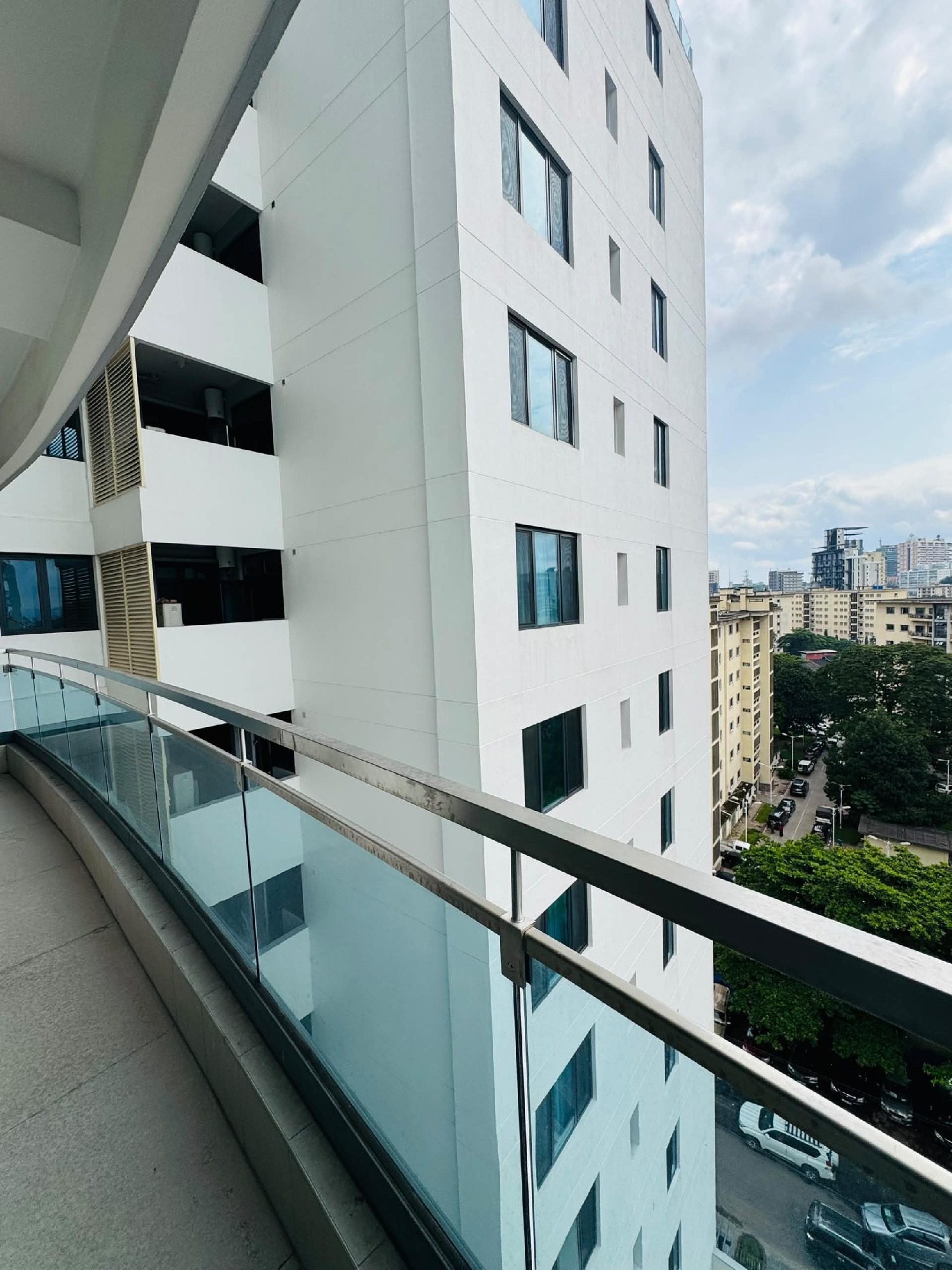 scaled_1001943268 Appartement à Louer – Gombe, Kinshasa