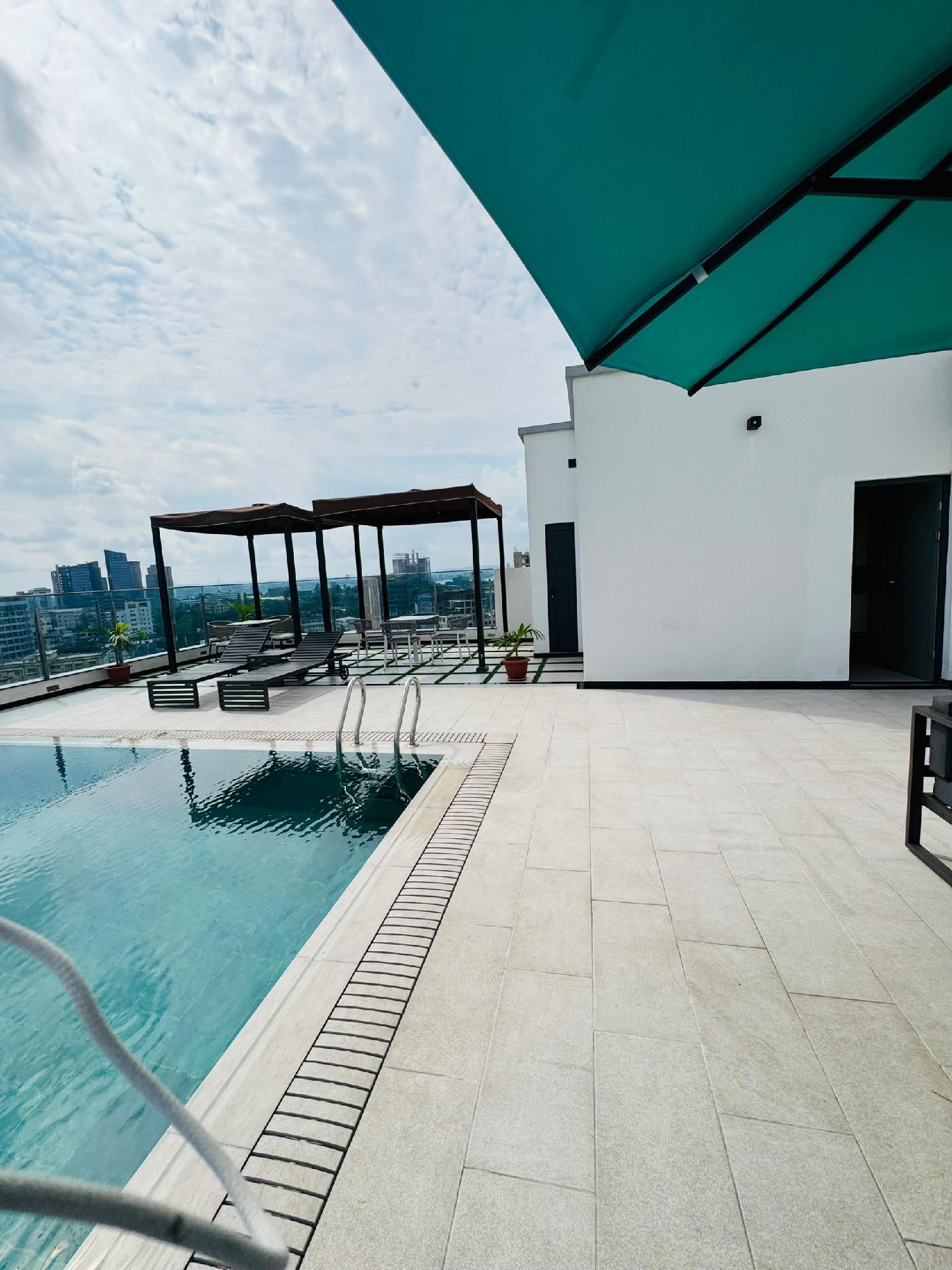 scaled_1001943269 Appartement à Louer – Gombe, Kinshasa