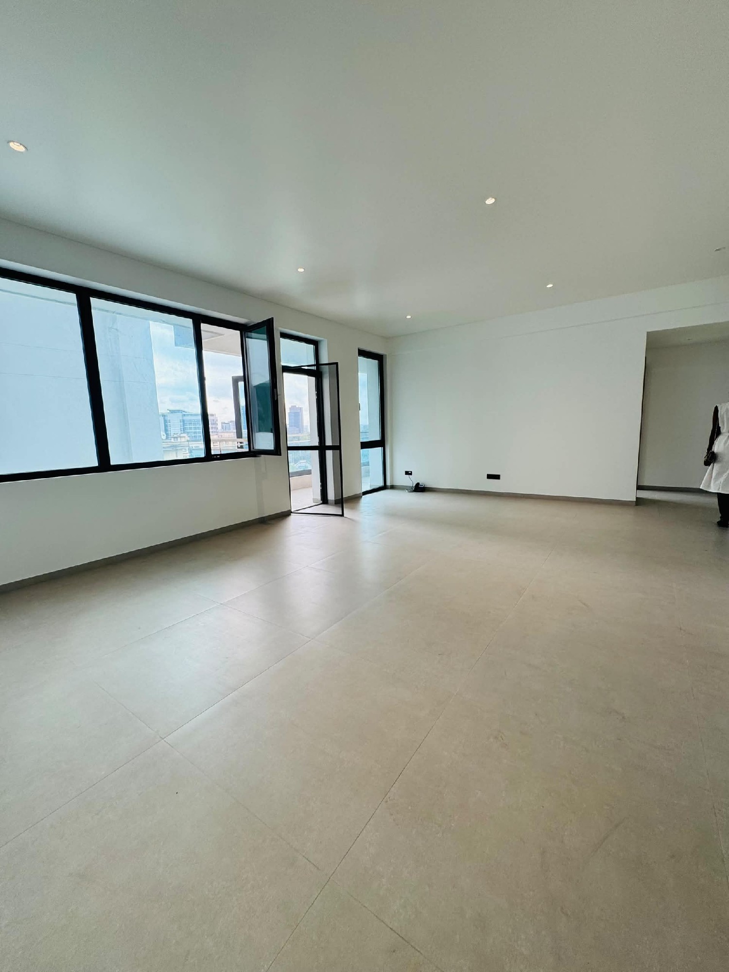 scaled_1001943272 Appartement à Louer – Gombe, Kinshasa