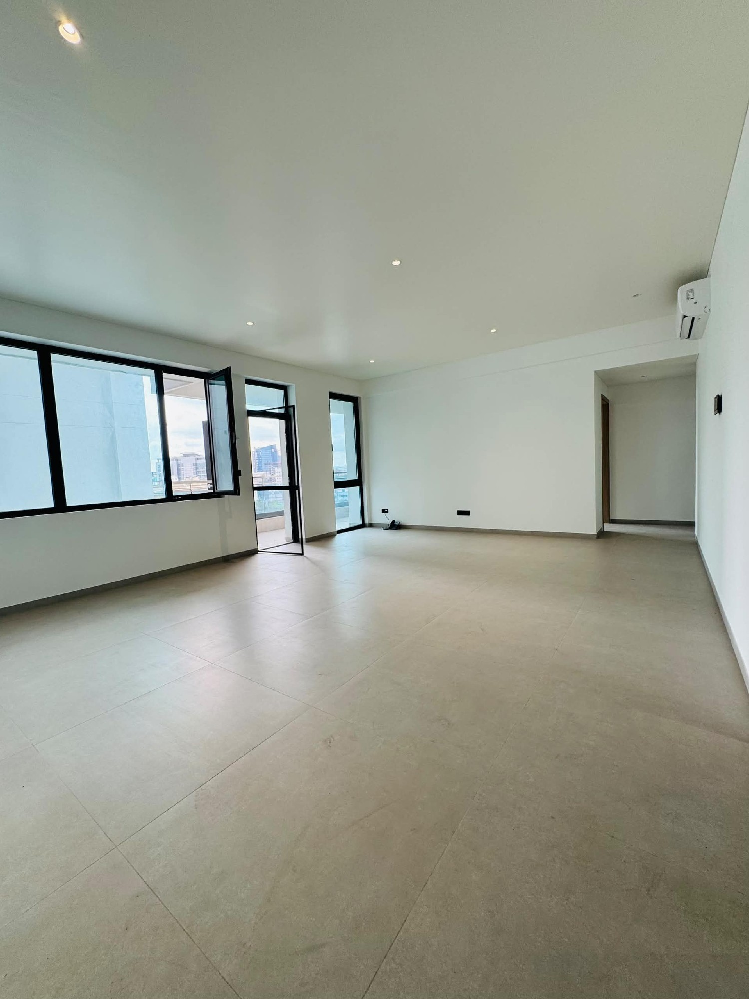 scaled_1001943274 Appartement à Louer – Gombe, Kinshasa