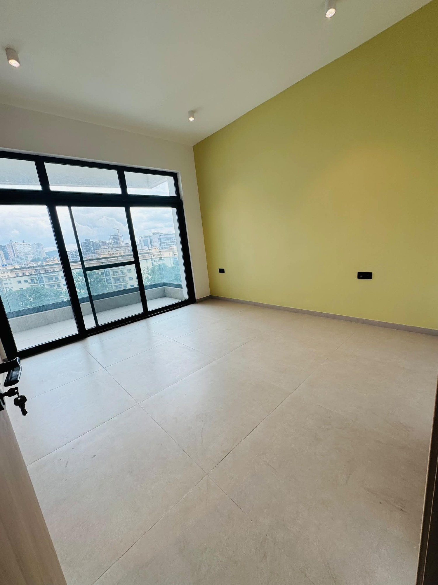 scaled_1001943278 Appartement à Louer – Gombe, Kinshasa