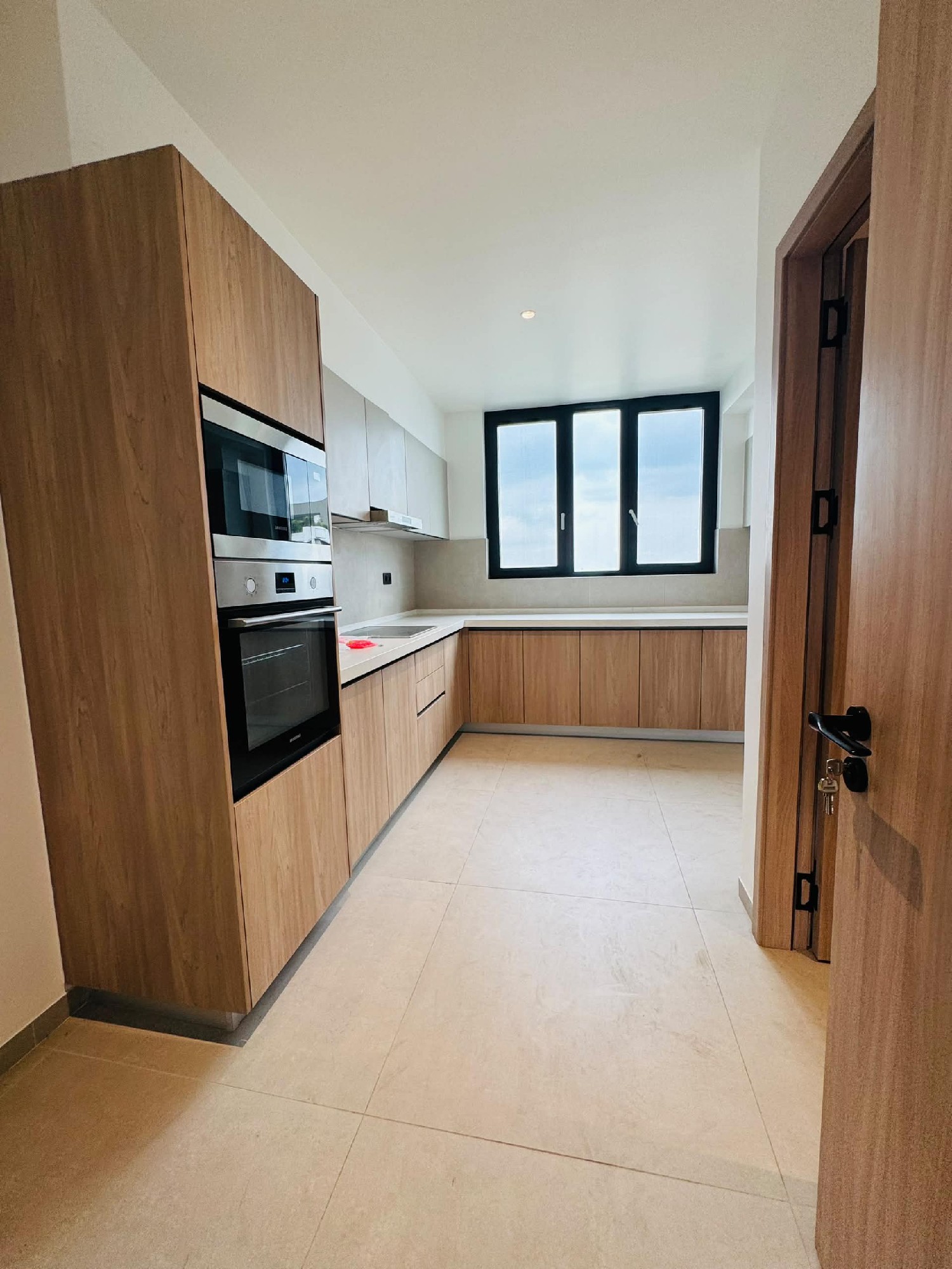 scaled_1001943279 Appartement à Louer – Gombe, Kinshasa