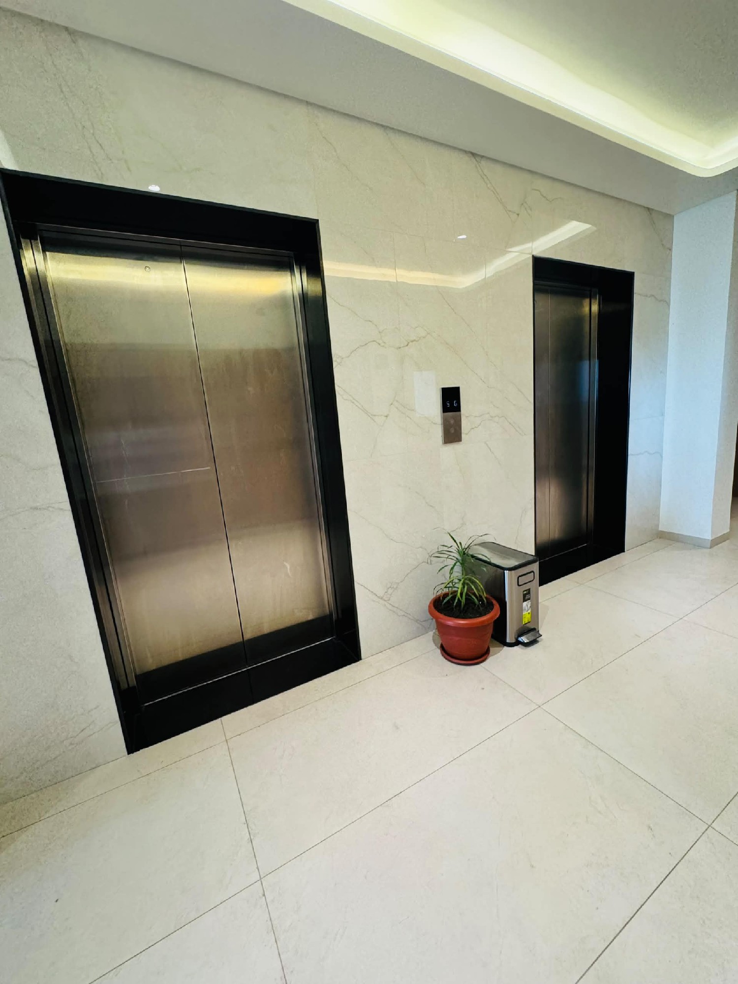 scaled_1001943284 Appartement à Louer – Gombe, Kinshasa